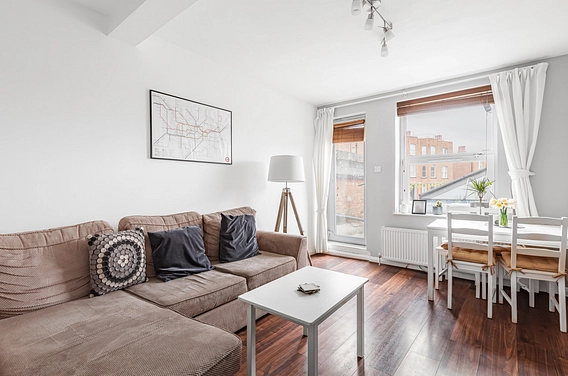 Finchley Road, Hampstead, London, NW3