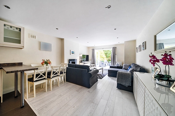 Finchley Road, Golders Green, London, NW11